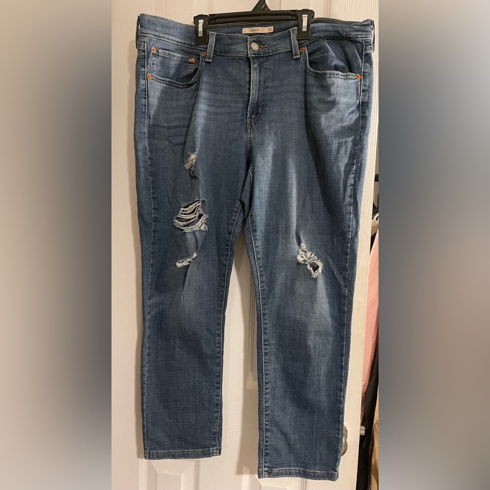 Levi’s new women’s Boyfriend light wash distressed jeans size 33